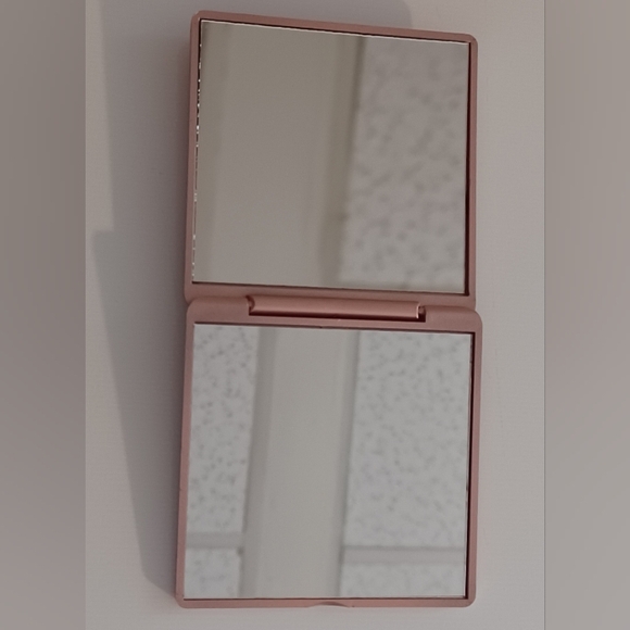 Rose Embossed Compact Case - Picture 3 of 3